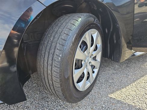 Used 2022 Toyota Corolla LE w/ Carpet Mat Package (TMS) image 29