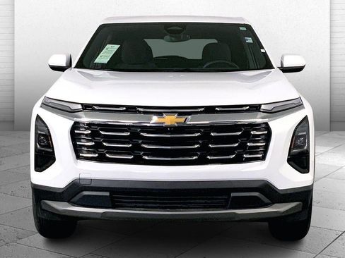 Used 2025 Chevrolet Equinox LT image 2