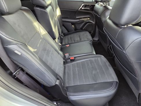 Used 2024 Mitsubishi Outlander 4WD Plug-In Hybrid image 15