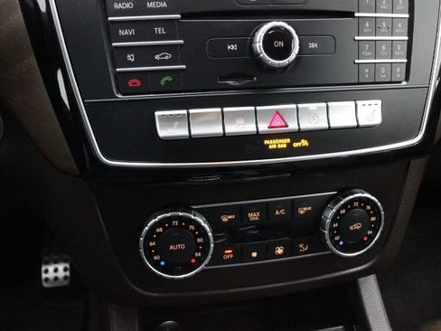 Used 2019 Mercedes-Benz GLE 400 4MATIC image 24