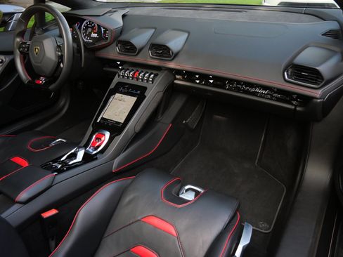 Used 2021 Lamborghini Huracan EVO image 7