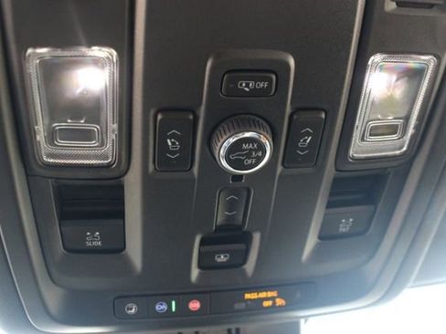 Used 2025 Chevrolet Tahoe High Country image 13