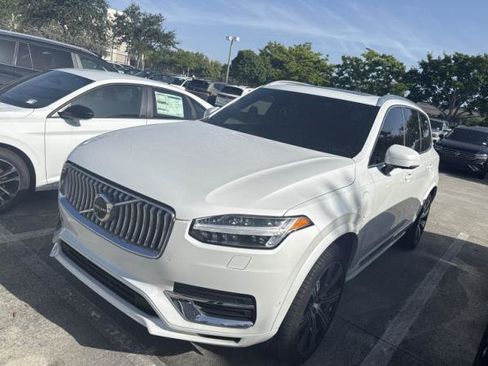 Used 2025 Volvo XC90 T8 Ultra w/ Protection Package Premier AWD/4WD image 3