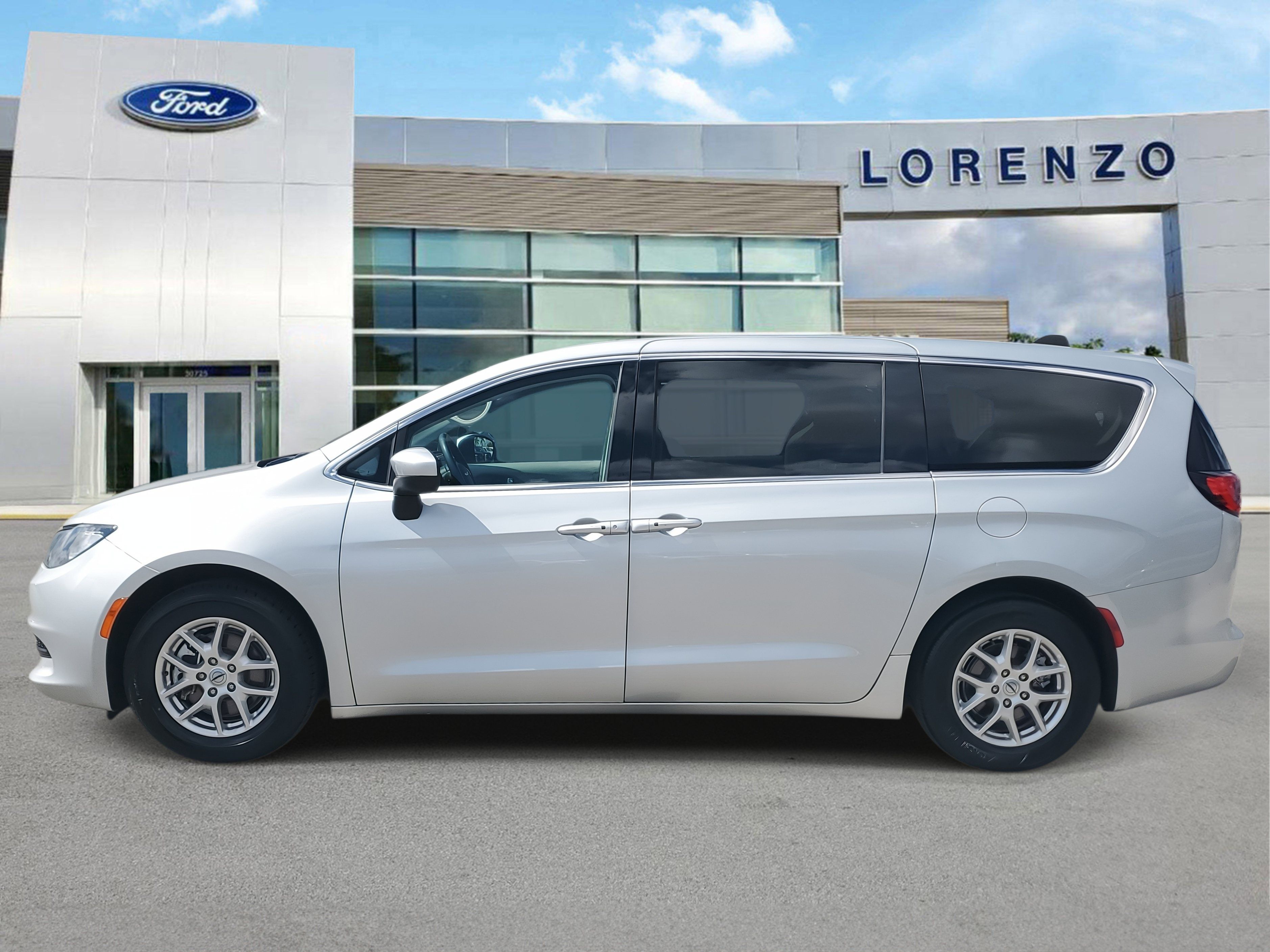 Used 2023 Chrysler Voyager LX FWD image 8