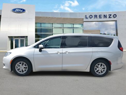 Used 2023 Chrysler Voyager LX image 8