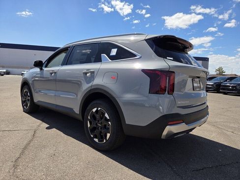 New 2026 Kia Sorento S FWD image 4