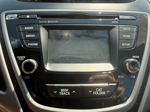 Used 2015 Hyundai Elantra Limited FWD image 18