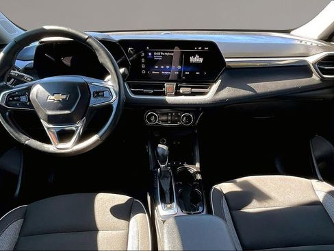 Used 2024 Chevrolet TrailBlazer LT w/ LT Cold Weather Package FWD image 7