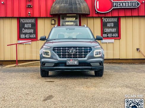 Used 2022 Hyundai Venue Limited w/ Cargo Package FWD image 3
