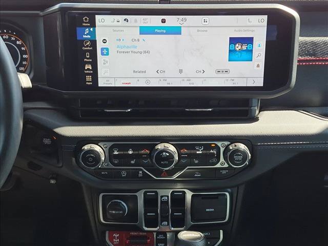 Used 2024 Jeep Gladiator Rubicon w/ Convenience Group AWD/4WD image 13