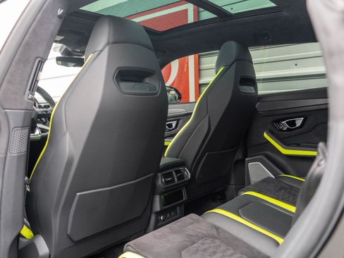 Used 2021 Lamborghini Urus AWD/4WD image 32