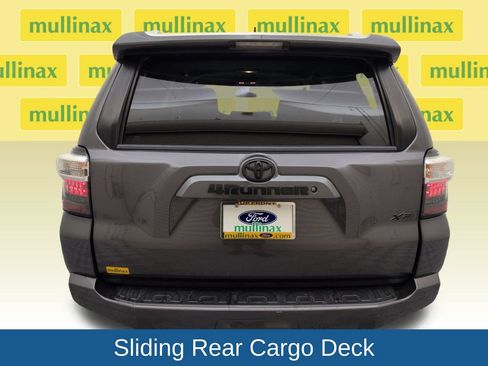 Used 2018 Toyota 4Runner SR5 AWD/4WD image 28