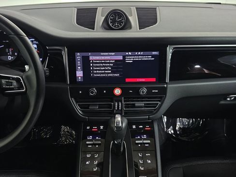 Certified 2025 Porsche Macan image 16