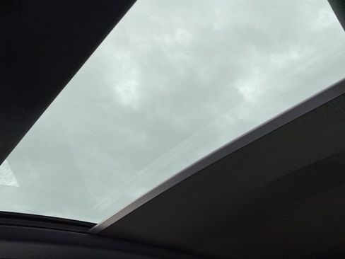 Certified 2024 Porsche Macan image 11