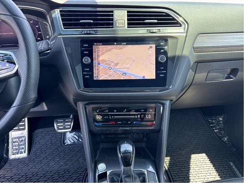 Used 2022 Volkswagen Tiguan SEL R-Line AWD/4WD image 19