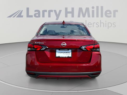 Used 2025 Nissan Versa SV w/ Trunk Package FWD image 4
