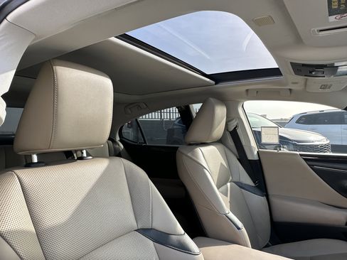 Used 2020 Lexus ES 350 w/ Premium Package image 16