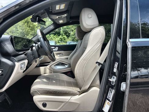 Used 2023 Mercedes-Benz GLS 450 4MATIC image 3