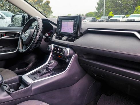 Used 2021 Toyota RAV4 XLE FWD image 10
