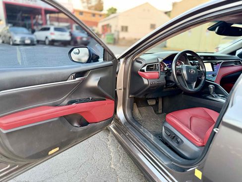 Used 2018 Toyota Camry XSE FWD image 15