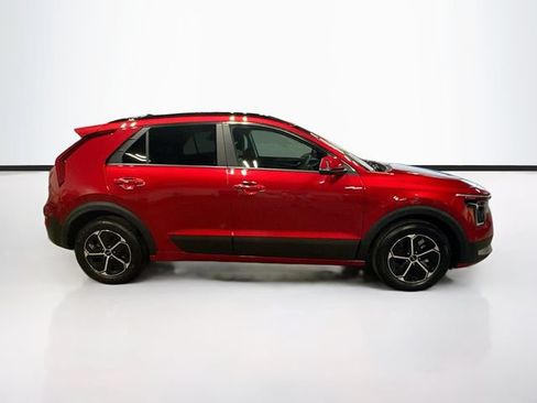 Used 2025 Kia Niro EX FWD image 8