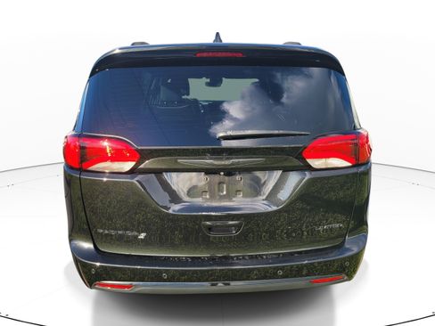 Used 2020 Chrysler Pacifica Limited w/ Advanced Safetytec Group FWD image 5