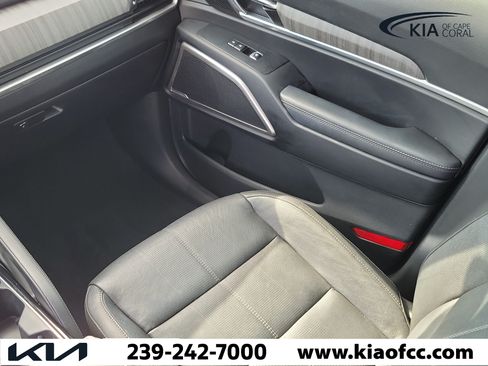 Certified 2024 Kia Telluride EX w/ EX Captain's Chair Package FWD image 19
