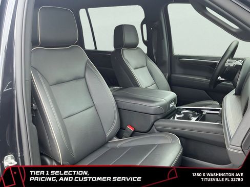 Used 2025 Chevrolet Suburban Premier RWD image 18