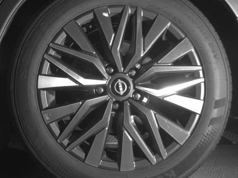Used 2025 Nissan Altima 2.5 SV FWD image 11
