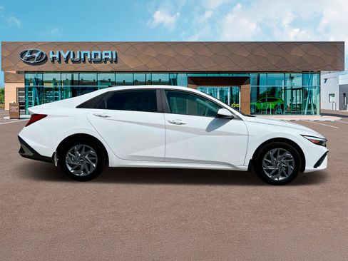 New 2025 Hyundai Elantra Blue image 9