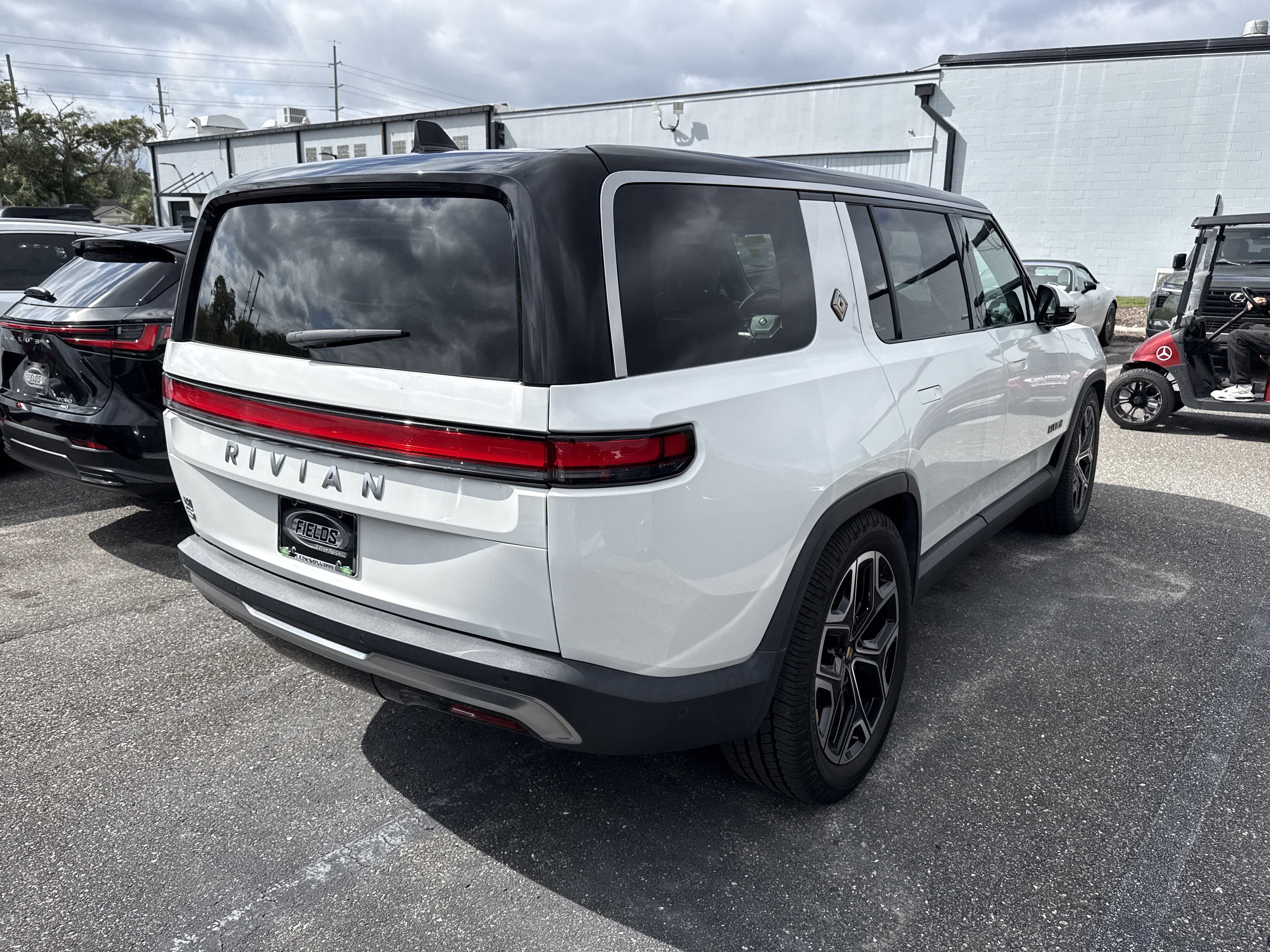 Used 2025 Rivian R1S Adventure Dual AWD/4WD image 3