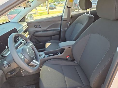 New 2026 Hyundai Kona SE image 24