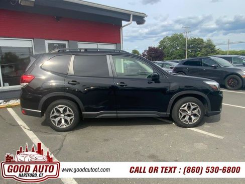 Used 2019 Subaru Forester Premium AWD/4WD image 4