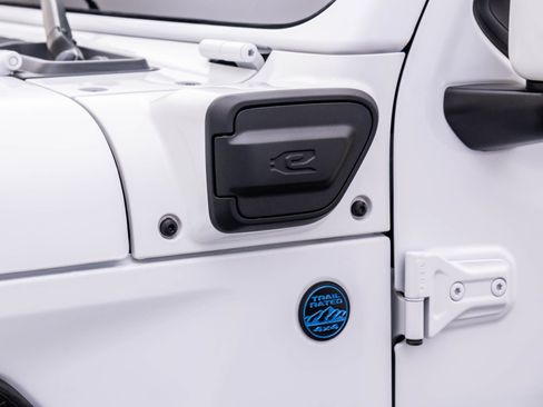 Used 2022 Jeep Wrangler Unlimited Sahara image 37