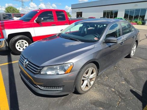 Used 2014 Volkswagen Passat 1.8T SE FWD image 3