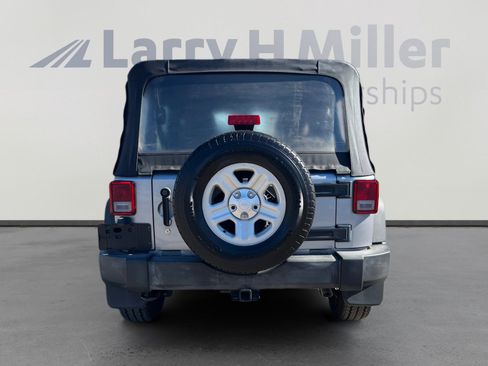 Used 2017 Jeep Wrangler Unlimited Sport w/ Max Tow Package image 4