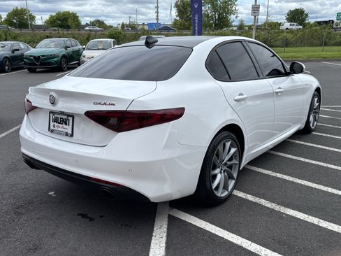Used 2022 Alfa Romeo Giulia Ti AWD/4WD image 9