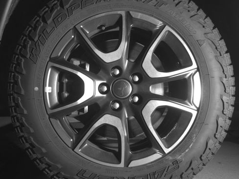 Used 2025 Jeep Compass Trailhawk AWD/4WD image 12
