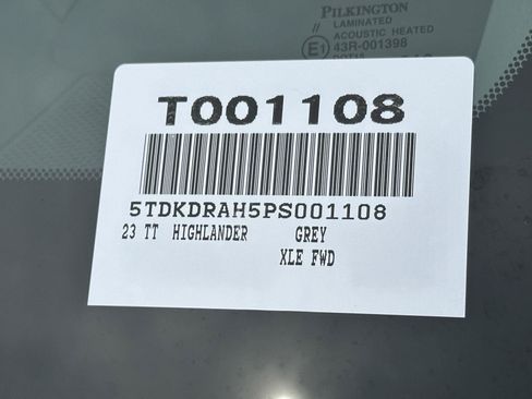 Used 2023 Toyota Highlander XLE FWD image 15