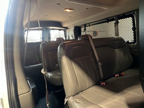 Used 2018 Chevrolet Express 3500 LS w/ Cold Climate Package RWD image 15