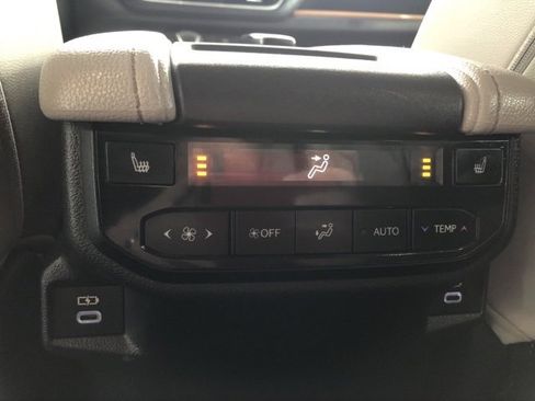 Used 2024 Toyota Grand Highlander Limited image 14