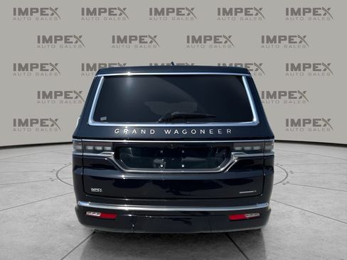 Used 2024 Jeep Grand Wagoneer Series III w/ HD Trailer Tow Package AWD/4WD image 4