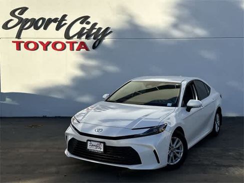 Used 2026 Toyota Camry LE w/ Convenience Package image 1