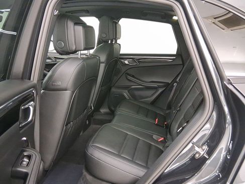 Used 2026 Porsche Macan AWD/4WD image 32