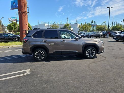 Certified 2025 Subaru Forester Premium AWD/4WD image 8