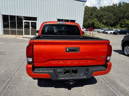 Used 2018 Toyota Tacoma TRD Off-Road image 8