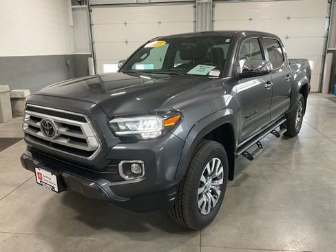 Used 2023 Toyota Tacoma Limited AWD/4WD image 3