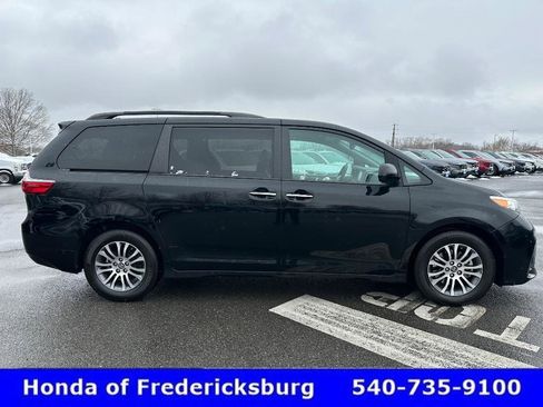 Used 2020 Toyota Sienna XLE image 7