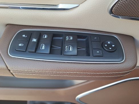 Used 2019 RAM 1500 Laramie AWD/4WD image 25