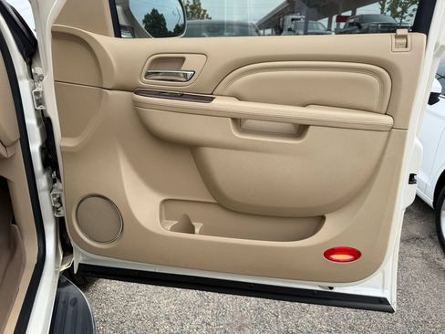 Used 2013 Cadillac Escalade Luxury AWD/4WD image 27